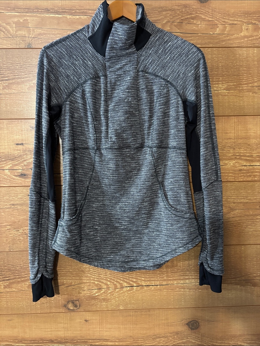 Lululemon Base Runner sz 8 1/2 zip pullover